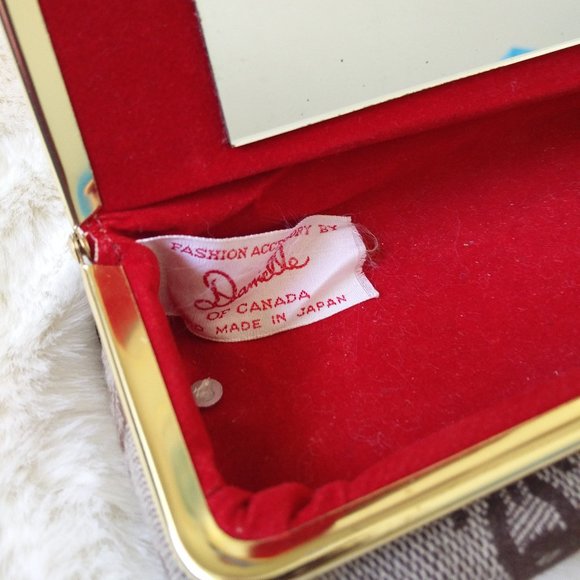 Mirror Kiss-Close makeup pouch - Picture 5 of 11